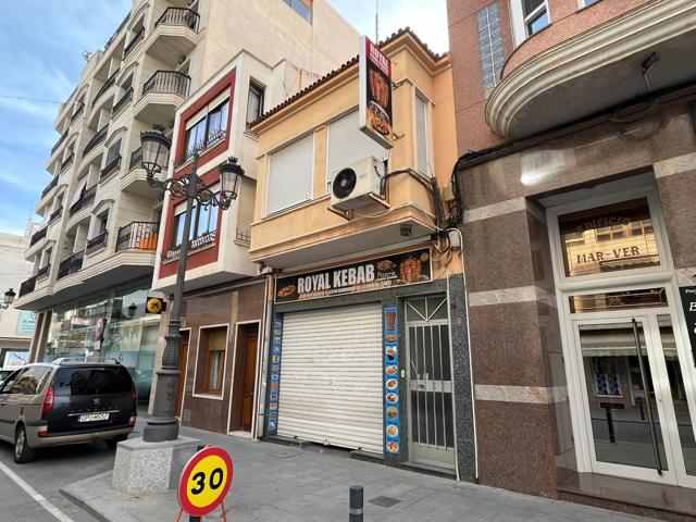 Vivienda con local comercial en el corazón de Guardamar del Segura photo 0