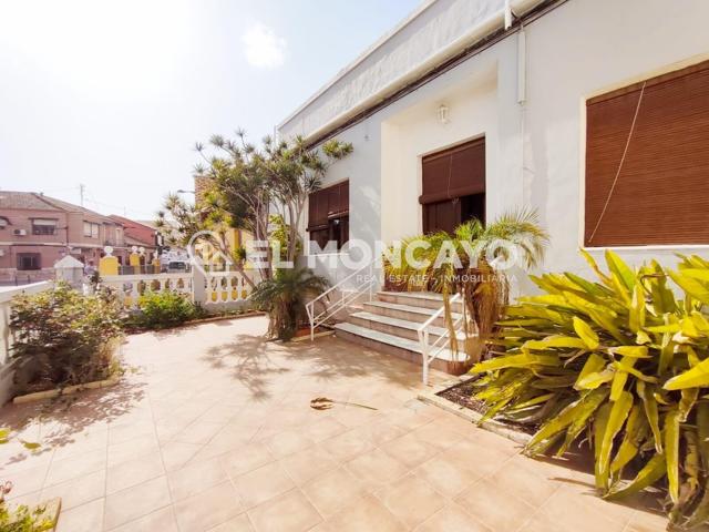Maravillosa casa de pueblo con jardín y piscina privada en la bonita localidad de Daya Nueva photo 0