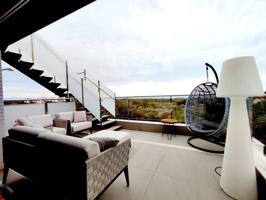 Fantástico ático con impresionantes vistas al mar y a la emblemática pinada de Guardamar del Segura photo 0