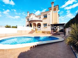 Fantástico chalet semiadosado con piscina propia en Guardamar del Segura, Alicante photo 0