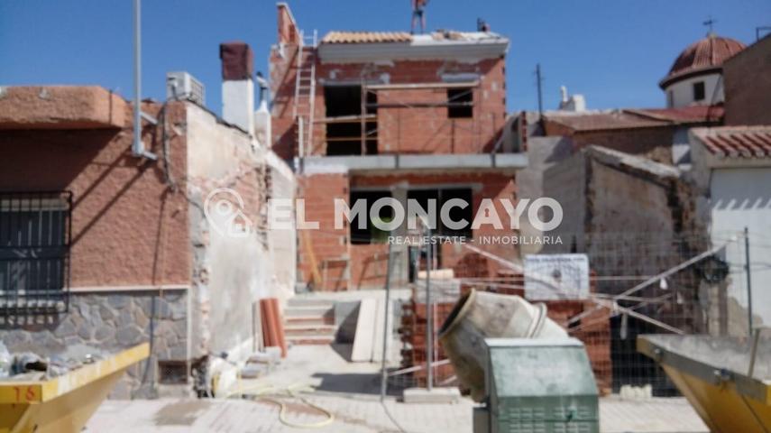 Estructura de casa de pueblo adosada para terminar en el centro de San Felipe Neri, Crevillente, Alicante photo 0