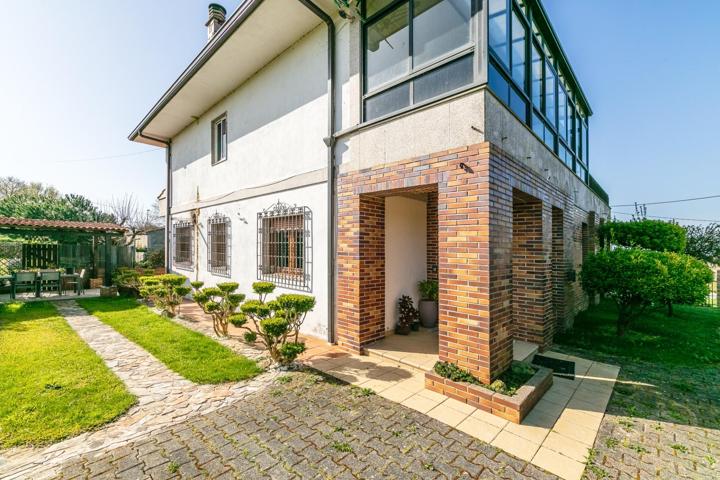 Chalet de Élite con Piscina Privada en la Zona Más Exclusiva de Lalín photo 0