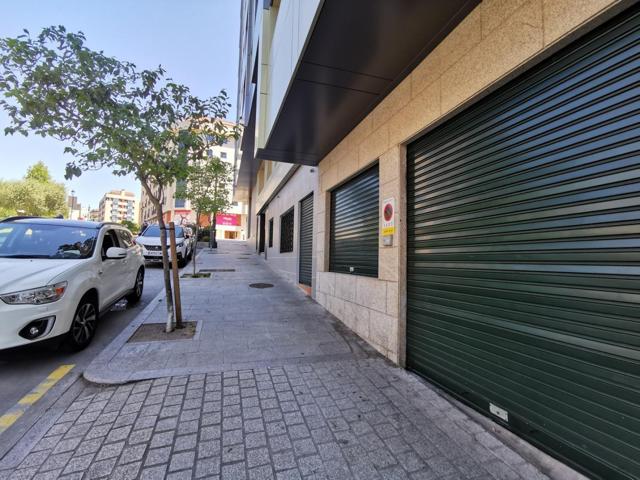 ACTIVO CON RECORRIDO EN VIGO | BAJO VIVIENDA CON LUZ, DOBLE FACHADA Y VADO photo 0