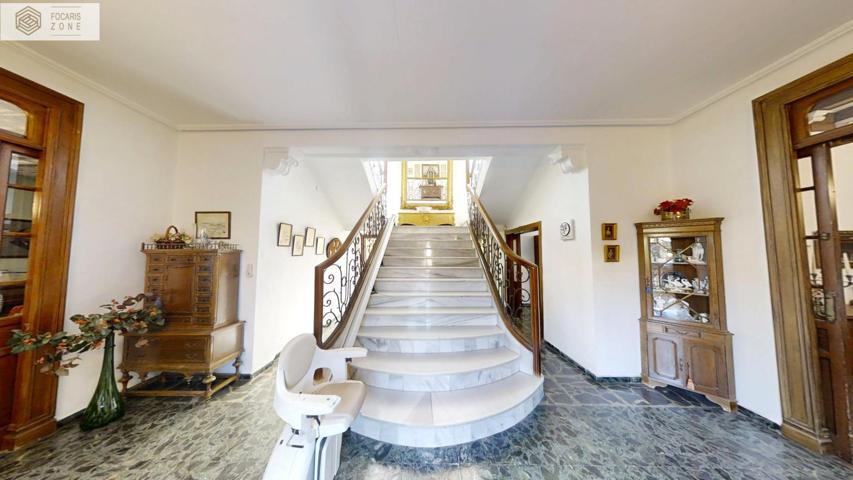 Exclusiva Casa Centenaria con Encanto Arquitectónico y Ubicación Privilegiada en Málaga photo 0