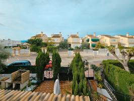 Hermoso adosado dúplex en la Playa de Gandia – Urbanización Los Iris con piscina comunitaria photo 0