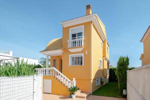 CASA CHALET UNIFAMILIAR CON PISCINA, A 600 MTS. DEL MAR, PLAYA DE DAIMUS (VALENCIA) photo 0