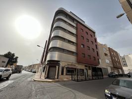 Venta de piso en el Parador de las Hortichuelas totalmente amueblado y equipado con 2 plazas de garaje photo 0