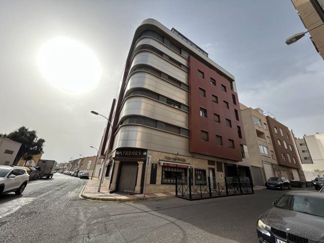 Venta de piso en el Parador de las Hortichuelas totalmente amueblado y equipado con 2 plazas de garaje photo 0