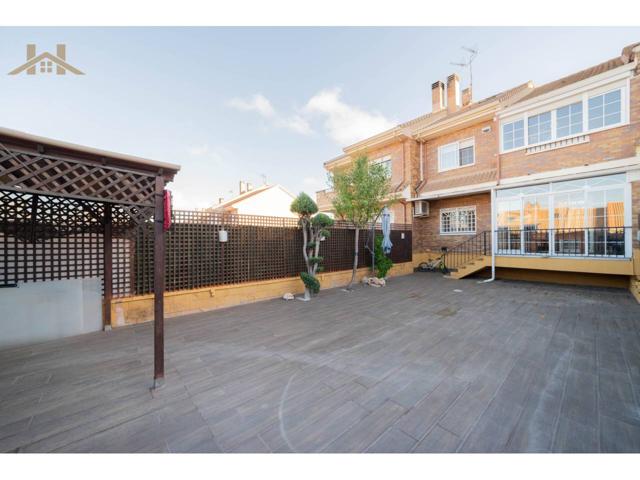Chalet adosado en venta en calle Santander, 211 Arooyomolinos photo 0