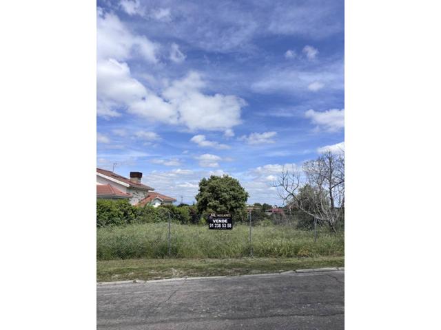 Terreno de 1.034 m2 en calle Aneto photo 0