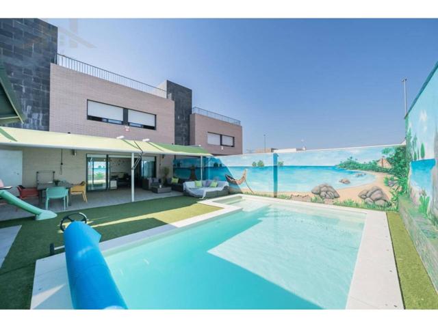 Chalet adosado en venta en Calle Dalí, 63 photo 0