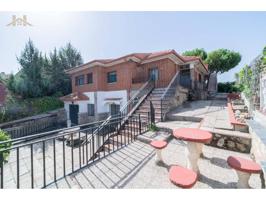 Casa o chalet independiente en venta en Calle de las Encinas, 110 photo 0