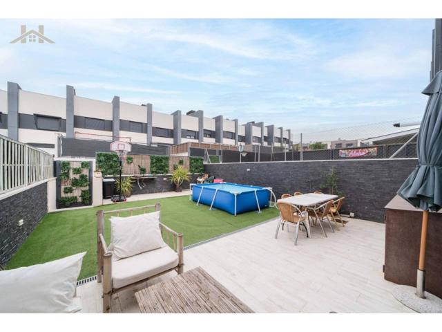 Chalet adosado en venta en calle Valencia photo 0