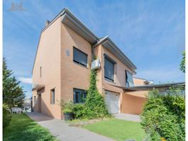 Chalet pareado en venta en Calle de Grecia, 45 photo 0