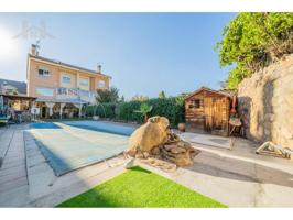 Chalet pareado en venta en Calle Sierra de Gredos, 64 photo 0