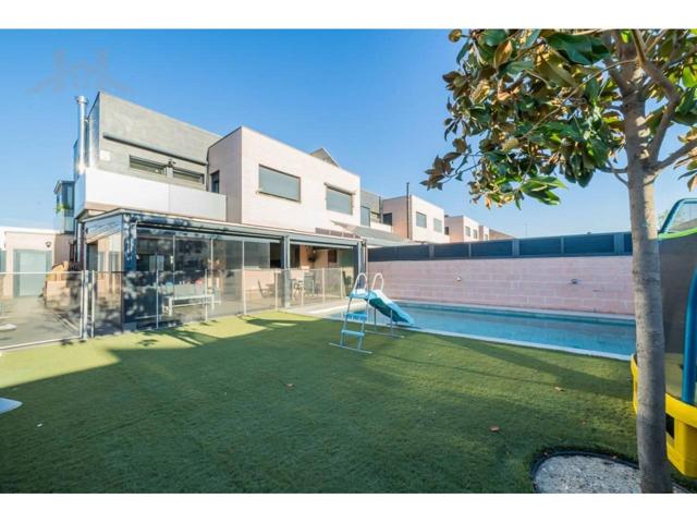 Chalet pareado en venta en Calle de Castellón de la Plana, 53 photo 0