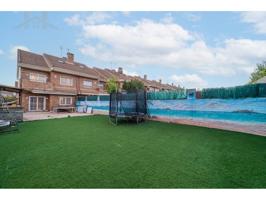 Chalet pareado en venta en Calle de Santoña, 3 photo 0