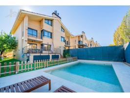 Chalet pareado en venta en Calle de Baiona, 1 photo 0