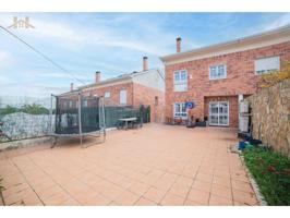 Chalet pareado en venta en Calle de El Ferrol, 68 photo 0