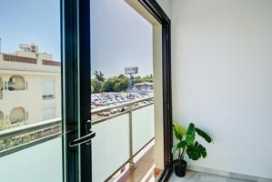 Piso Vanguardista de 2 habitaciones en Calle Ébano, junto a Carrefour Las Lagunas photo 0