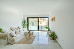 Piso Vanguardista de 2 habitaciones en Calle Ébano, junto a Carrefour Las Lagunas photo 0