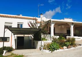 Finca en venta en Estepona con piscina privada y gran parcela | CABANILLAS PROPIEDADES photo 0