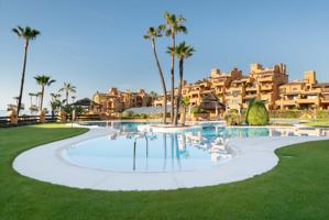 Increíble apartamento primera línea de playa con vistas al mar | Cabanillas Real Estate photo 0