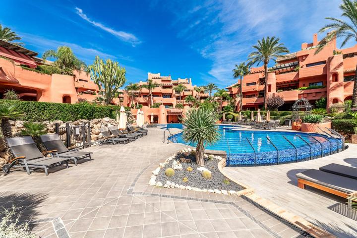 ESPECTACULAR BAJO EN URBANIZACIÓN TORRE BERMEJA - ESTEPONA photo 0