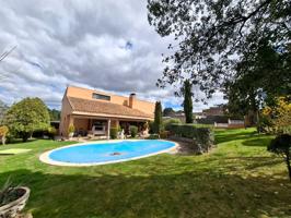 Chalet unifamiliar en venta en El Bosque(28670) photo 0
