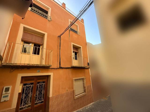 Casa Adosada Grande de Seis Habitaciones con Gran Terraza en la Azotea photo 0