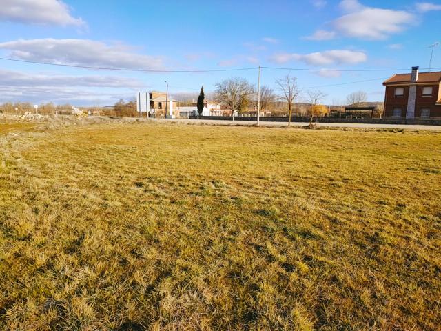 OPORTUNIDAD ÚNICA: ESPECTACULAR SOLAR URBANO DE 1.900 M² A SOLO 15 KM DE BURGOS photo 0