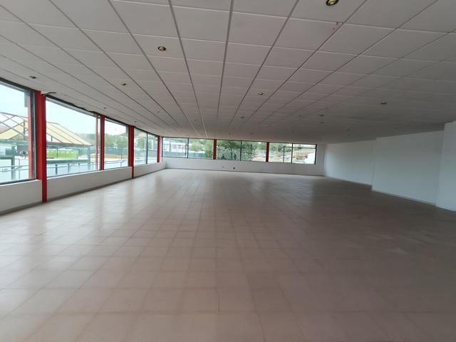Zaratan Valladolid, nave comercial sector automovil photo 0