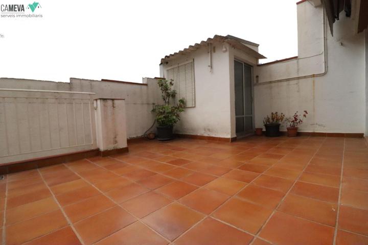 Impresionante Adosado en Barbera del Vallès: Espacios Amplios y Comodidades Modernas photo 0