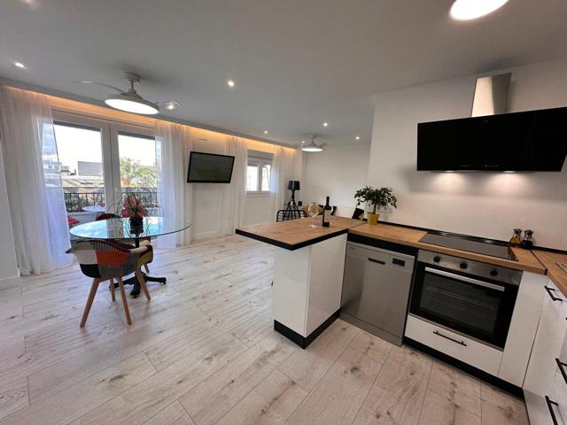 Vivienda de diseño reformada a estrenar junto al Puerto de Málaga photo 0