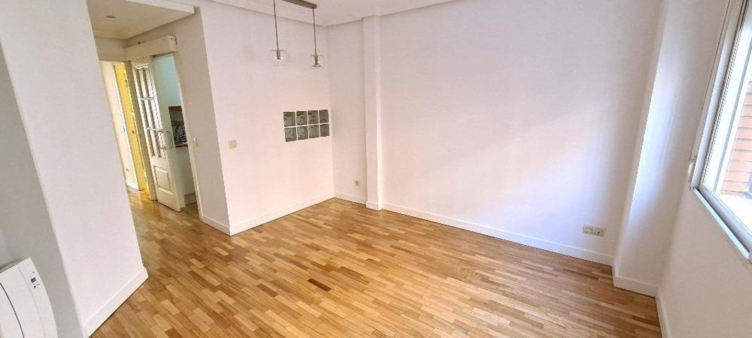 SERVICHECK INMOBILIARIA comercializa un precioso piso entreplanta reformado. photo 0