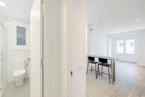 Oportunidad Única en el Corazón de la Ciudad: Piso Reformado y Luminoso en Edificio de 1952 photo 0