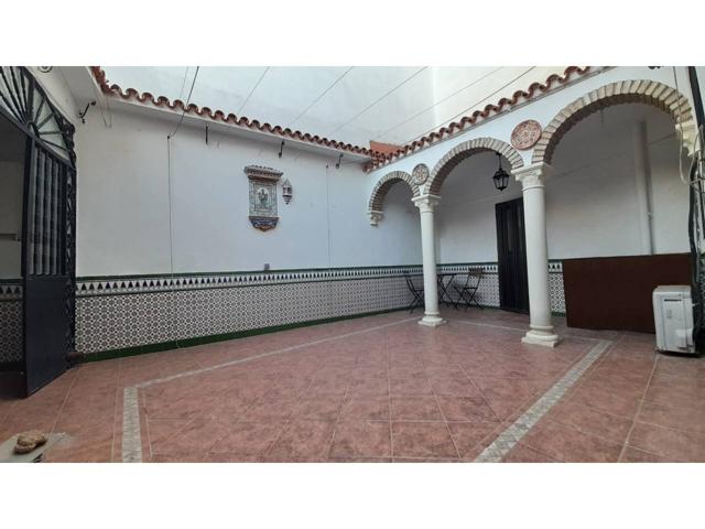 Piso en planta baja con un precioso patio estilo andaluz en casco antiguo photo 0