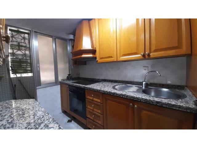 Piso en venta junto a la Avd. Barcelona, con terraza y ascensor photo 0