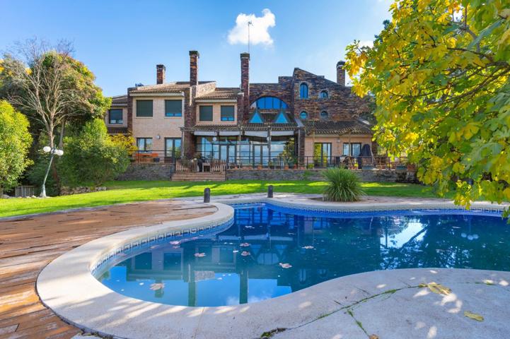 Alegre y bellísima casa en Ciudalcampo – Alta calidad de construcción con estética única en una parcela de casi 5000 metros cuadrados photo 0