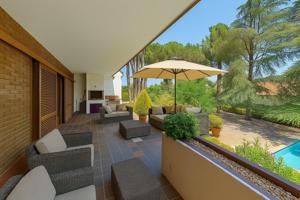 Vive con privacidad en Soto de Viñuelas: tu chalet ideal te espera photo 0