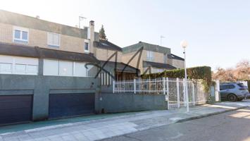 Chalet de ensueño para familias en Valles Verdes, ¡a un paso de Zaragoza! photo 0