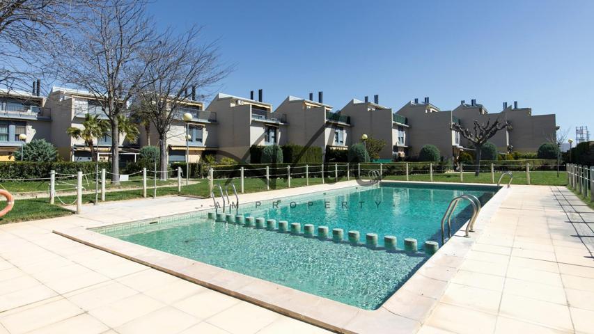 Chalet adosado en venta en calle Lagos de Llosás, 51 photo 0