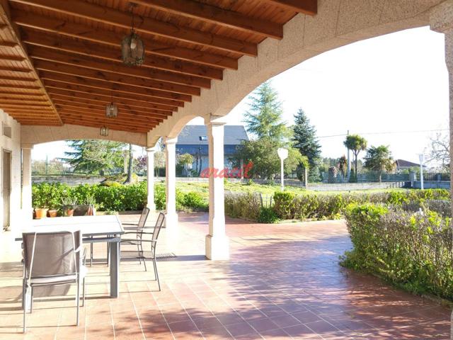 Unifamiliar En venta en San Cibrao das Viñas photo 0