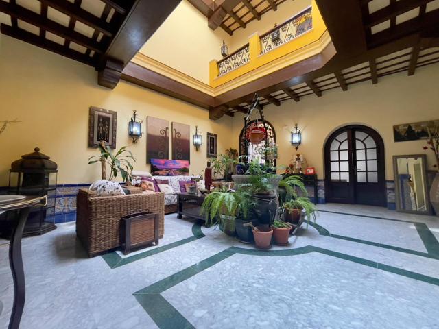 Exclusiva vivienda en el corazón de San Fernando: lujo, amplitud y ubicación inmejorable photo 0
