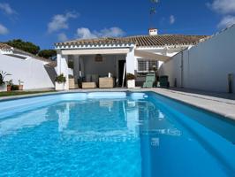 Vivienda reformada con piscina y porche, a un paso de la playa, 3 habitaciones photo 0