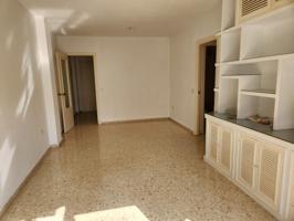 PISO CON TRES DORMITORIOS Y DOS BAÑOS EN PLENO CENTRO photo 0
