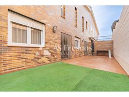 Chalet adosado en venta en Mejorada del Campo photo 0