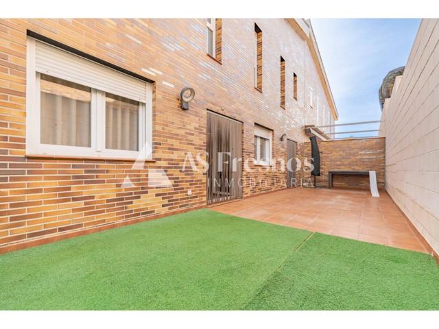 Chalet adosado en venta en Mejorada del Campo photo 0