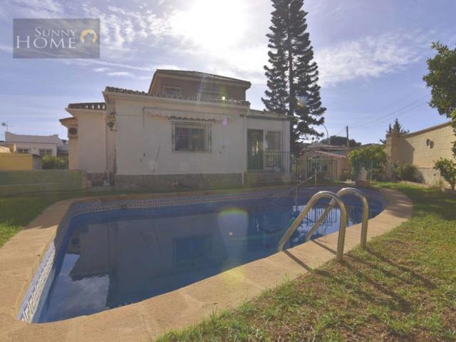 Villa En venta en Benalmádena Costa, Benalmádena photo 0