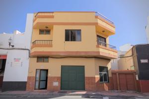 Villa En venta en Telde photo 0